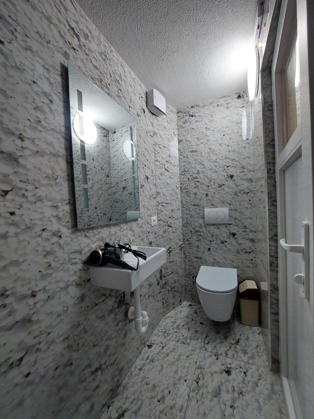 Hotel Inn Prizren Exteriör bild